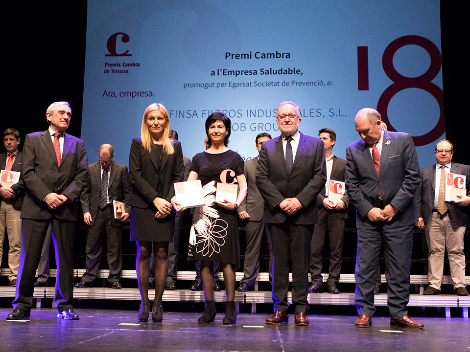 Finsa filtros industriales recogiendo el premios Cambra 2018